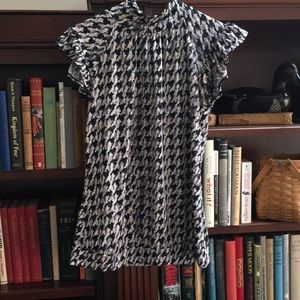 Blouse with capped sleeves